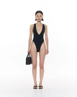 Hunter One Piece | Black