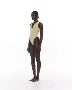 Alternative view of Davis One Piece | Oyster
