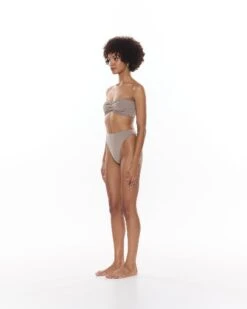 Alternative view of Yris Bottom | Fawn