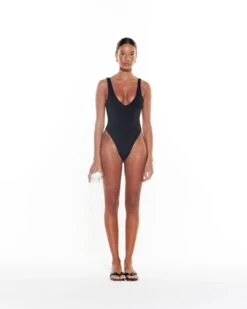 Amal One Piece | Black